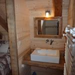 Coin lavabo dans chambre sous les toits