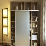 Bibliothèque avec panneau gris coulissant
