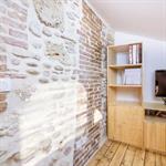 Mur en pierres apparentes brutes