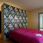 Tête de lit en papier peint floral