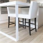 Espace repas pour deux personnes dépendant de l'ilot