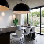 Ilot cuisine et son espace déjeuner