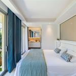 Chambre conçue comme une suite d'hôtel