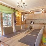 Cuisine ouverte sur la salle à manger