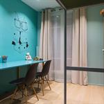 Bureau dans la chambre d'enfant