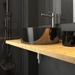 Salle de bain noire et bois