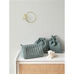 Trousse de toilette et pochons brodés vert