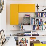 Détail de la bibliothèque du salon