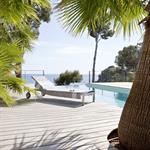 Transat au bord de la piscine