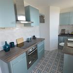 Petite cuisine avec carreaux de ciment