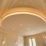 Faux plafond et moulures au plafond