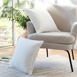 Table de nuit en bois et raffia couleur blanc vieilli