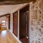 Mur en pierres apparentes