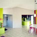 Pièce de vie colorée