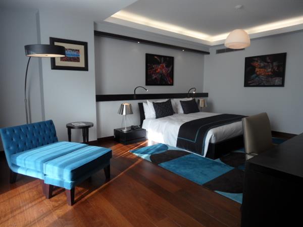 Image Chambre moderne avec coin salon et bureau Greenwich