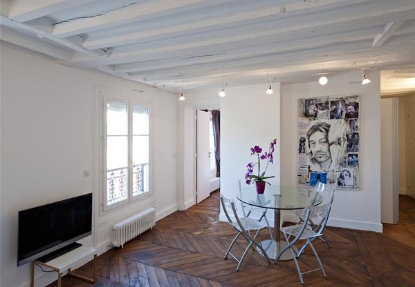 Image Salle à manger contemporaine dans appartement du XVIIème Fables de murs