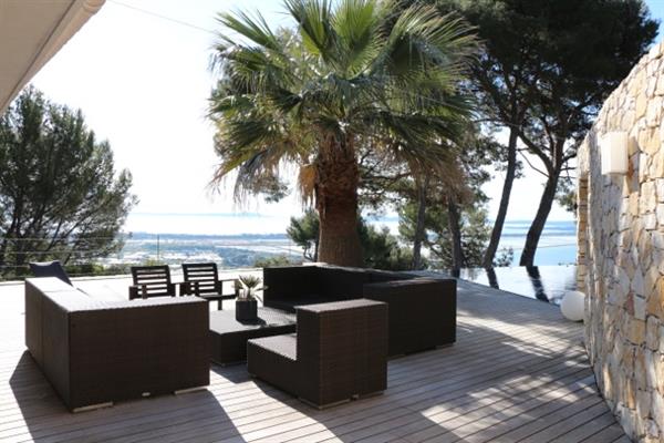 Image Terrasse à l'ombre du palmier Frédérique Pyra Legon Architecte DPLG
