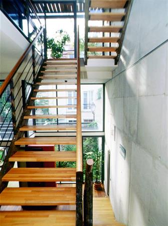Image Escalier ajouré en bois Pablo Katz