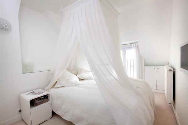 Image Amenagement d'une chambre à coucher tout en blanc Karine Perez