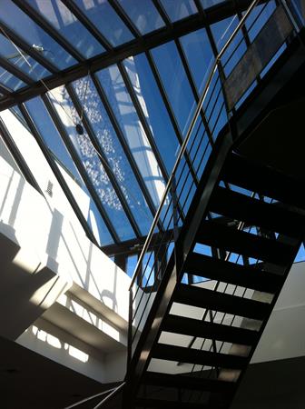 Image Jeux en escalier pour cet escalier traversant l'espace edl design