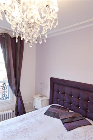 Image Chambre classique aux couleurs contemporaines Fables de murs
