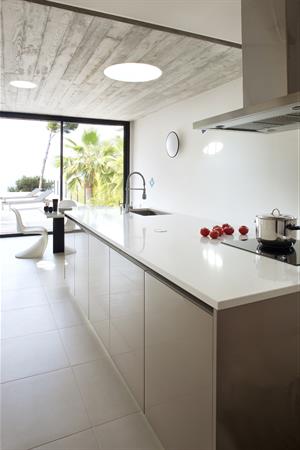 Image Cuisine ultra contemporaine Frédérique Pyra Legon Architecte DPLG