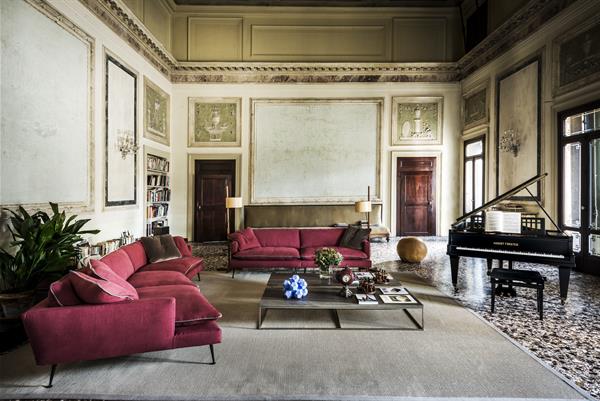Image Salon italien avec grands canapés rouges cmc-concept
