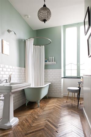 Image Salle de bain au mobilier de style ancien Fusiond