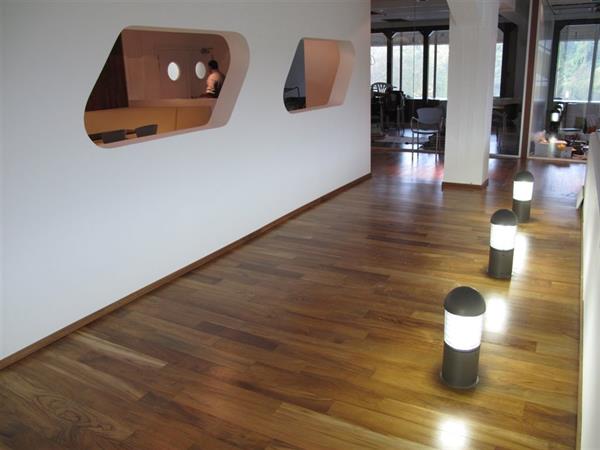 Image Couloir avec bornes lumineuses au sol Greenwich