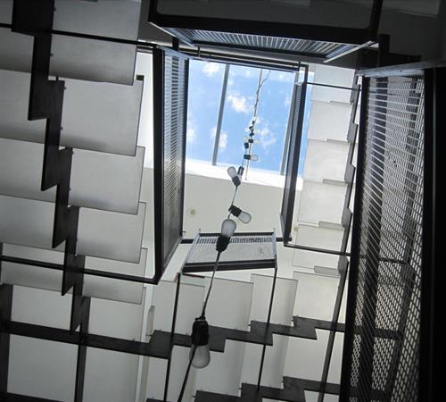 Image Escalier contemporain en verre structure acier 