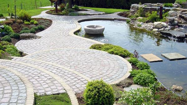 Image Jardin avec allée pavée et bassin Bolly&Beckers sprl