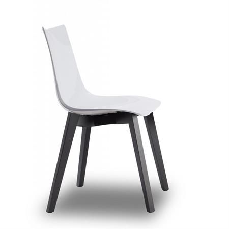 Chaise design en bois blanc